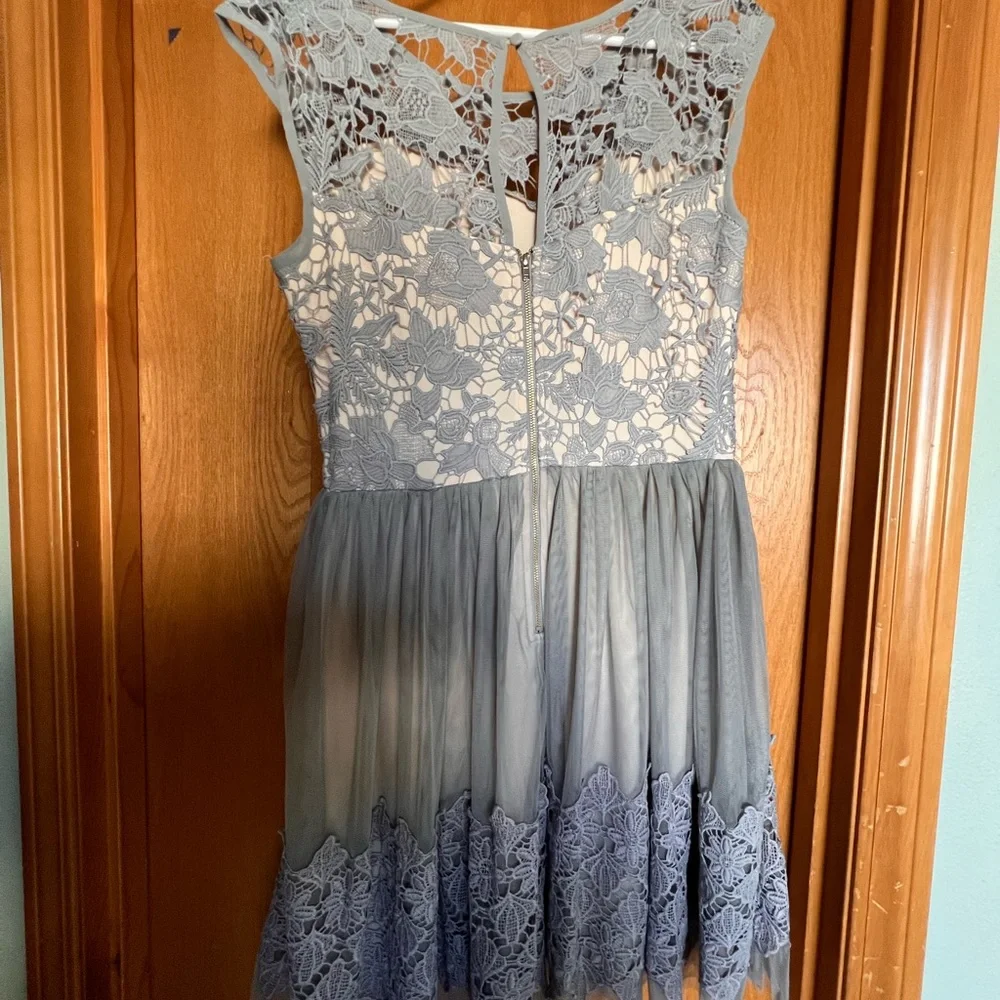 Size L women’s dress - Picture 3 of 4
